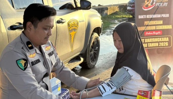 Bid Dokkes Polda Sulbar Hadirkan Layanan Kesehatan Gratis di Car Free Day, Semarak Hari Bhayangkara ke‑80
