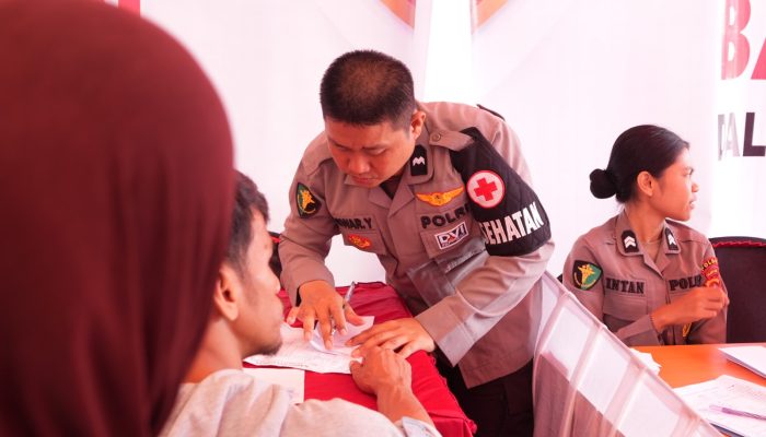 Semarak Bhayangkara Ke-80, Wakapolda Sulbar Buka Kegiatan Bakti Kesehatan: Polri Hadir Melayani dan Menjaga Kesehatan Warga
