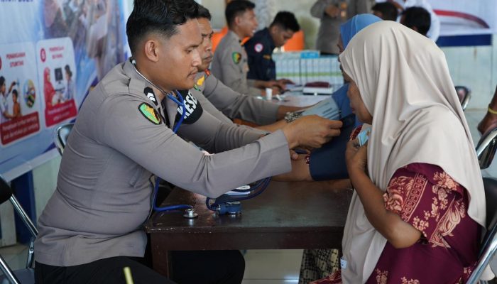 Di Pulau Terluar Mamuju, Kapolda Sulbar Datang Bagai Keluarga dan Bawa Kebahagiaan untuk Warga Pulau Ambo