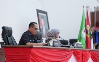 Sekprov Hadiri Paripurna, Tanggapi Pandangan Fraksi DPRD Sulbar