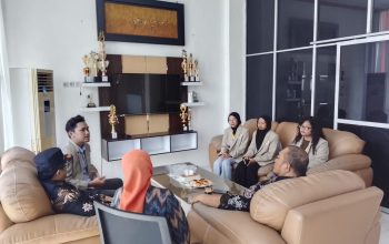 Kalaksa BPBD Sulbar Terima Silaturahmi Tim KKN-PPM UGM, Perkuat Kolaborasi Program Pengurangan Risiko Bencana di Desa