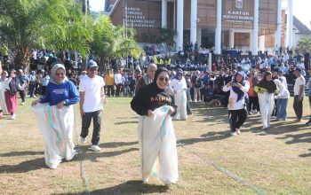Rangkaian HUT Mamuju ke-486, Bupati Mamuju Ikuti Permainan Tradisional Balap Karung dan Terompa