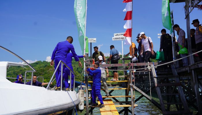 Patroli Keamanan Wisata di Pulau Karampuang, Kapolda Sulbar: Destinasi Kita Sangat Kaya dan Menjanjikan di Masa Depan