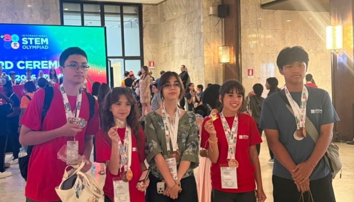 Delegasi Sekolah Kharisma Bangsa Perkenalkan Sandeq di Ajang International STEAM Olympiad 2026 di Roma   