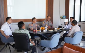 Kunjungi Bandara Tampa Padang Kapolda Sulbar Perkuat Sinergi, dan Dukung Penerbangan Ramai Penggerak Ekonomi Daerah   