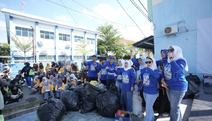 Demokrat Majene Aksi Peduli Lingkungan, Stadion Prasamya Jadi Fokus