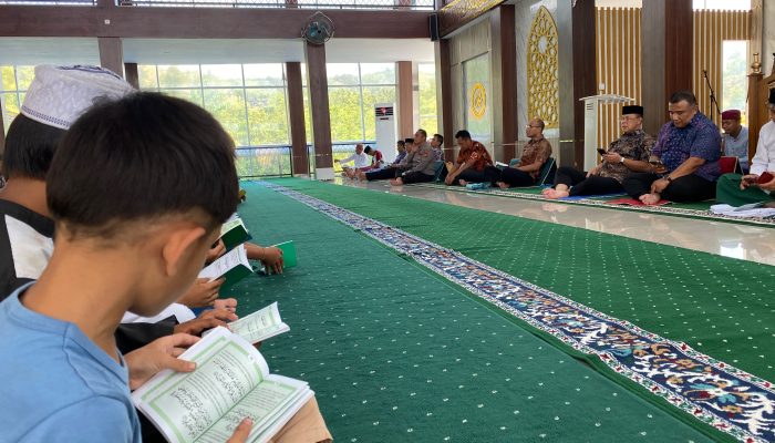 Bersama Anak Yatim, Jadi Sarana Utama Polda Sulbar Jaga Keamanan Melalui Keberkahan Doa   
