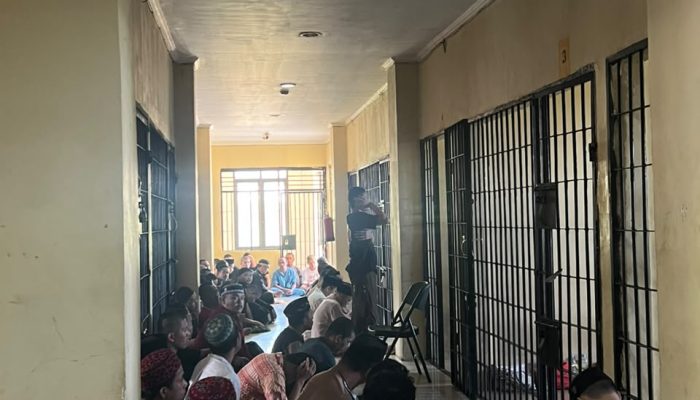 Tahanan Polda Sulbar Rutin Ikuti Pembinaan Rohani Sebagai Sarana Introspeksi Diri