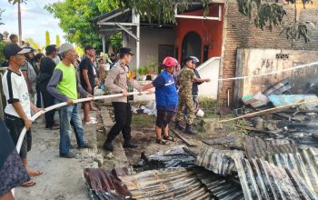 Dua Rumah Terbakar di Polewali, Polisi Lakukan Pengamanan dan Selidiki Penyebab Kebakaran   