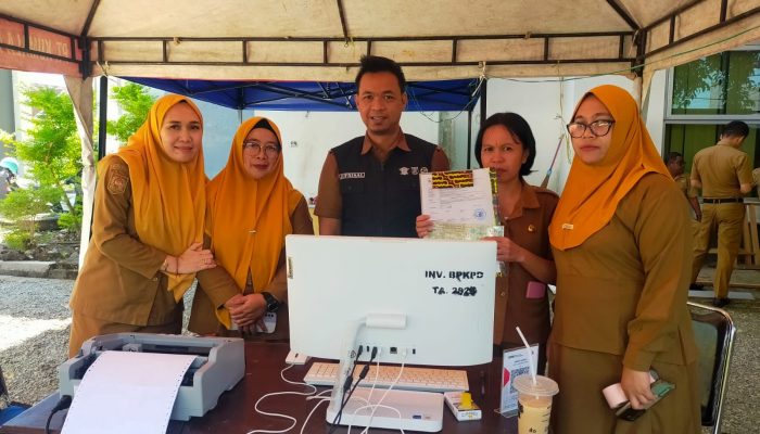 Gerai Samsat Kantor Gubernur Makin Diminati, Bapenda Sulbar Bukukan Penerimaan Lebih dari Rp20 Juta dalam Sehari   