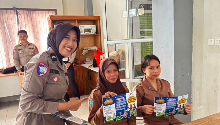 Polantas Karib Polda Sulbar Sapa Pelajar di SMAN 2 Mamuju: Pengenalan E‑Teguran dan Berbagi Helm Gratis