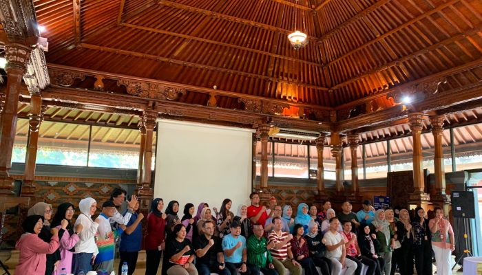 Badan Penghubung Sulawesi Barat Hadiri Senam Bersama dan Rapat Kolaborasi TMII dengan Anjungan Daerah