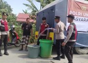 Polres Mamuju Tengah Salurkan Air Bersih, Warga Terdampak Kemarau Ucap Syukur   