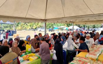 Dinas Pangan Sulbar Kolaborasi UGM Gelar Gerakan Pangan Murah pada Festival Budaya Laskar Mamuju