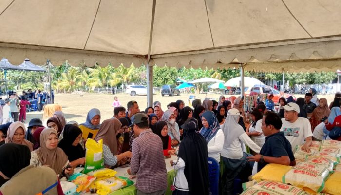 Dinas Pangan Sulbar Kolaborasi UGM Gelar Gerakan Pangan Murah pada Festival Budaya Laskar Mamuju