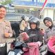 Pengendara Tertib Dapat Hadiah Cabe Segar Hasil Panen Ditlantas Polda Sulbar   