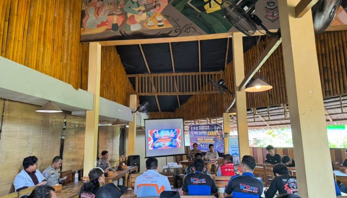 Ngopi Bareng Komunitas Motor: Polantas Polda Sulbar Kuatkan Semangat Merah Putih dan Keselamatan