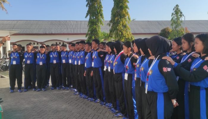 Kepala Kesbangpol Sulbar Tekankan Disiplin dan Mental dalam Briefing Pagi Paskibraka 2026   