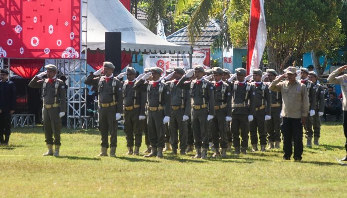 Semangat Tak Surut di Bawah Terik Matahari, Satpol PP dan Damkar Sulbar Turut Sukseskan Upacara HUT ke-81 RI