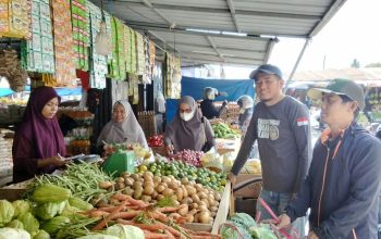Dinas Pangan Sulbar Pantau Stabilitas Pasokan dan Harga Pangan di Pasar Baru Mamuju   