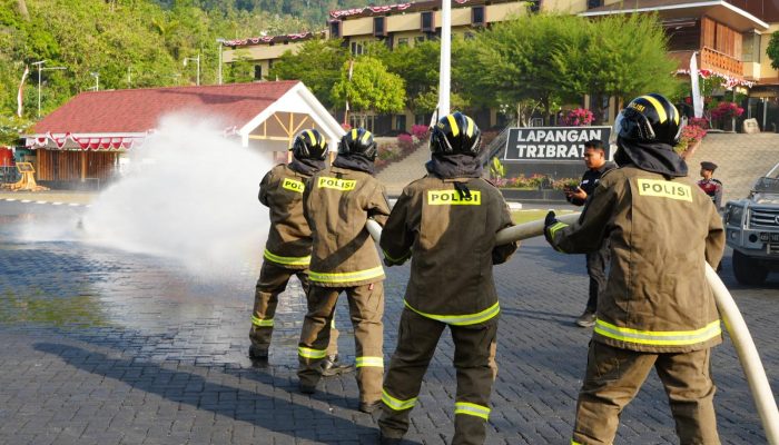 Siaga Penuh Hadapi Karhutla, Polda Sulbar Gelar Simulasi Pemadaman & Himbau Masyarakat Stop Bakar Lahan