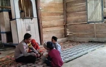 Kisah Bripka Nur Alam, Polisi Jadi Guru Ngaji Anak-anak di Pedalaman Mamasa