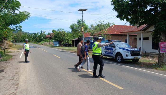 Di SMAN 2 Mamuju, Polantas Hadir Melayani dan Tanamkan Kesadaran Keselamatan Berlalu Lintas Sejak Dini