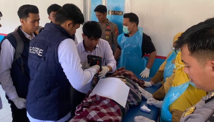 Polisi Lakukan Penyelidikan Terhadap Mayat Perempuan Yang Ditemukan di Pinggir Pantai Tampalangbagu   
