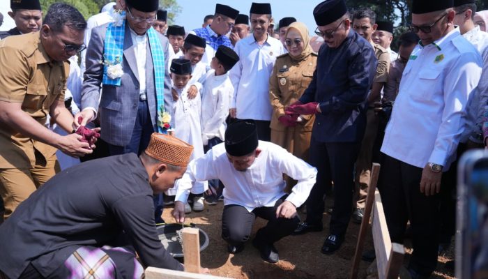 Gubernur SDK Dampingi Menag RI Letakkan Batu Pertama Asrama As’adiyah Mamuju, Diproyeksikan Jadi Pesantren Percontohan Sulbar