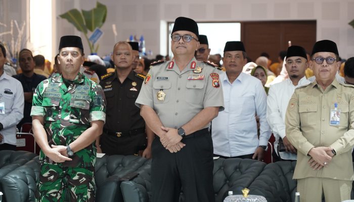 Momen Hangat Perayaan Maulid, Kapolda Bersama Pemda Komitmen Jaga Kedamaian Sulbar   