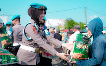 Refleksi 24 Tahun Pengabdian, Bid Propam Polda Sulbar Gelar Bakti Sosial Sasar Tukang Becak   