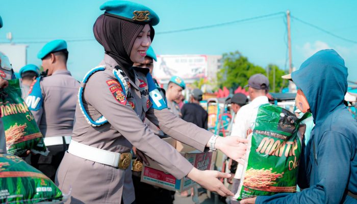 Refleksi 24 Tahun Pengabdian, Bid Propam Polda Sulbar Gelar Bakti Sosial Sasar Tukang Becak   