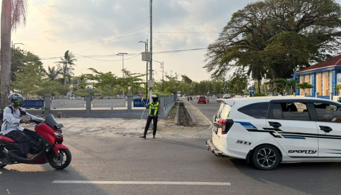 Jamin Keselamatan Pengendara, Ditlantas Polda Sulbar Intensifkan Pengaturan Lalu Lintas di Titik Padat Kendaraan   