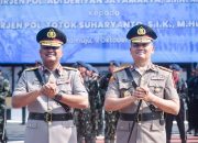 Farewell and Welcome Parade Polda Sulbar, Estafet Komando dari Adi Deriyan ke Totok Suharyanto   