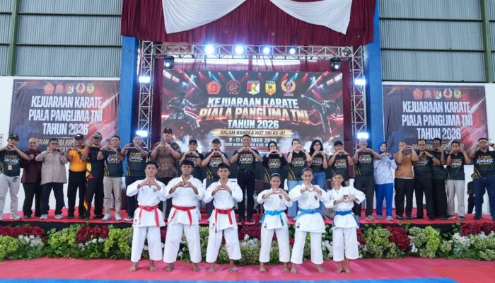 Buka Kejuaraan Karate Piala Panglima TNI, Gubernur SDK: Bentuk Karakter dan Semangat Juang Generasi Muda
