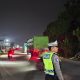 Polantas Karib Polda Sulbar, Patroli di Titik Rawan, Edukasi Keselamatan dan Berbagi Air Dengan Pengguna Jalan