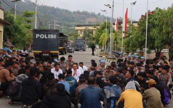 Duduk Bersama Mahasiswa, Dirkrimum Polda Sulbar Jawab Tuntutan dengan Dialog Terbuka