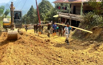 Wujudkan Akses Jalan yang Lebih Baik, Satgas TMMD ke-130 Pasang Mal di Dusun Rombiaapo   