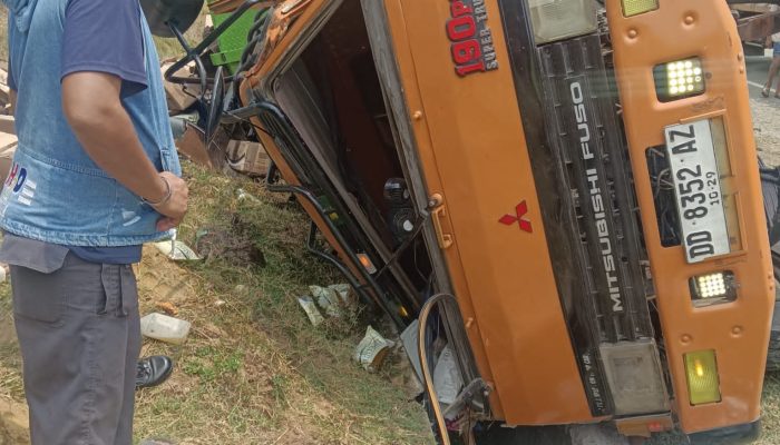 Sigap Tangani Kecelakaan Truk Pengangkut Minyak Kita, Ditlantas Polda Sulbar Imbau Pengemudi Utamakan Keselamatan