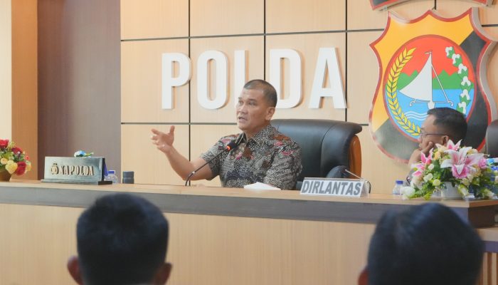 Wujudkan Polisi Bersama Masyarakat, Kapolda Sulbar Tekankan Pelayanan Bersih dan Polantas Humanis