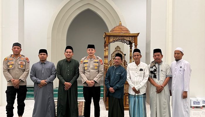 Subuh Keliling: Kapolresta Mamuju Sapa Warga Usai Ibadah, Bangun Kepercayaan dari Hati ke Hati