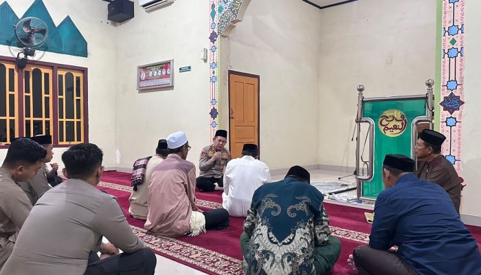 Kapolres Mamuju Tengah Pimpin Subuh Keliling di Tobadak, Serap Aspirasi Demi Kamtibmas Kondusif