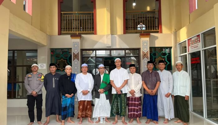 Lewat Subuh Keliling, Kapolres Majene Perkuat Kedekatan dengan Warga dan Cari Solusi Persoalan Kamtibmas   