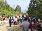 Semangat Gotong Royong Terlihat Pada Satgas TMMD dan Warga di Pamulukang Bangun Jalan   