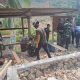 Melalui TMMD ke-130, Personel TNI dan Warga Gotong Royong Buat Rumah Layak Huni   