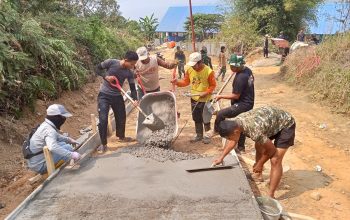 Kekompakan Satgas TMMD dan Warga Kunci Suksesnya Pembangunan di Dusun Rumbiapo Pamulukang 