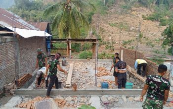 Satgas TMMD dan Warga Kompak Banngun RTLH di Pammulukang