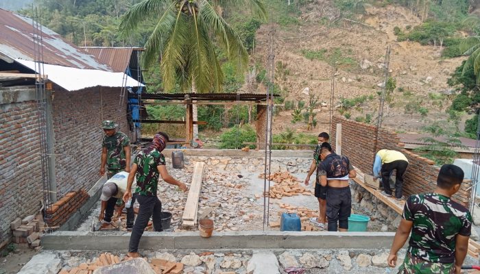 Satgas TMMD dan Warga Kompak Banngun RTLH di Pammulukang