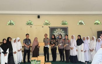 Jumat Berkah, Ditlantas Polda Sulbar Tebar Kebaikan di Panti Asuhan Putri Manakarra Muhammadiyah Mamuju   