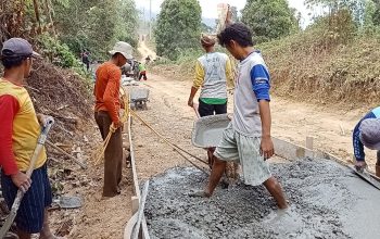 TMMD ke-130 Kodim Mamuju Cor Jalan di Dusun Pammulukang Barat